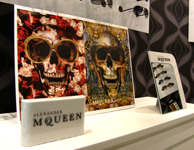 Alexander McQueen visual merchandising y escaparatismo en tiendas de moda Alexander McQueen visual merchandising y escaparatismo en tiendas de moda